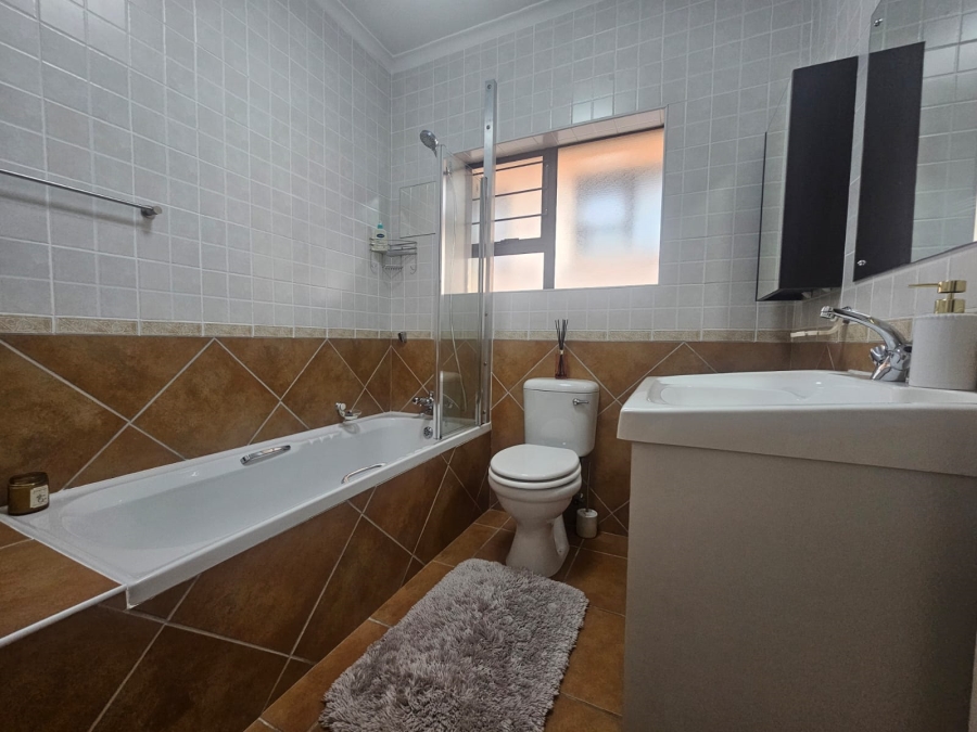 2 Bedroom Property for Sale in Heather Park Western Cape